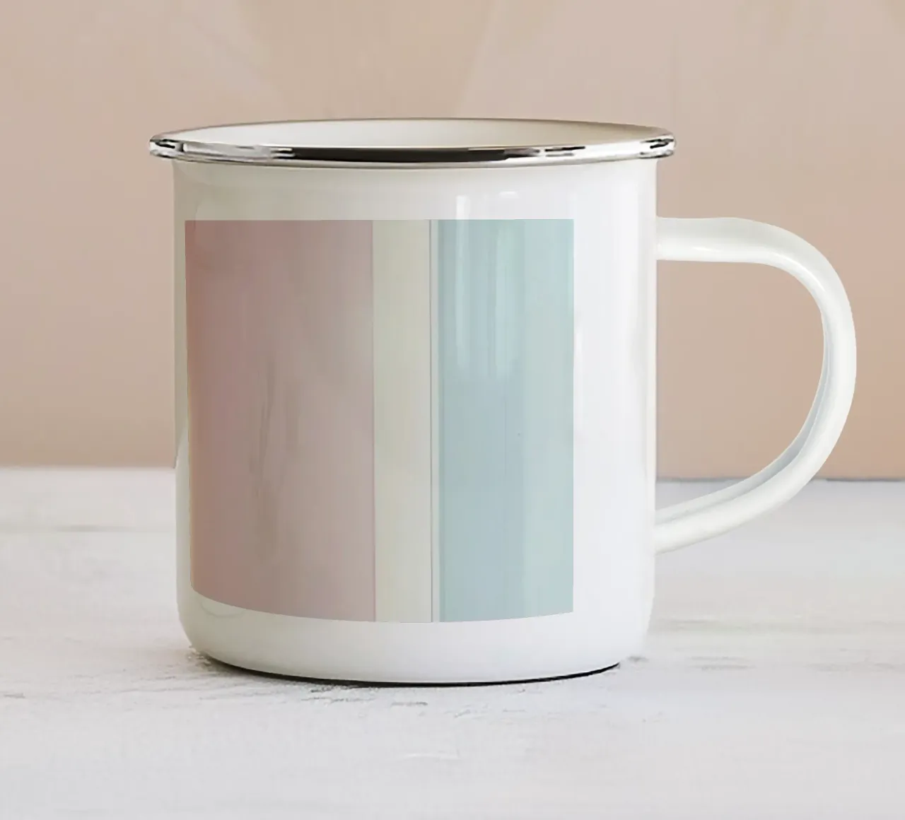 Modern badkamerontwerp met zachte pasteltinten emaille mok van DesignDoodle