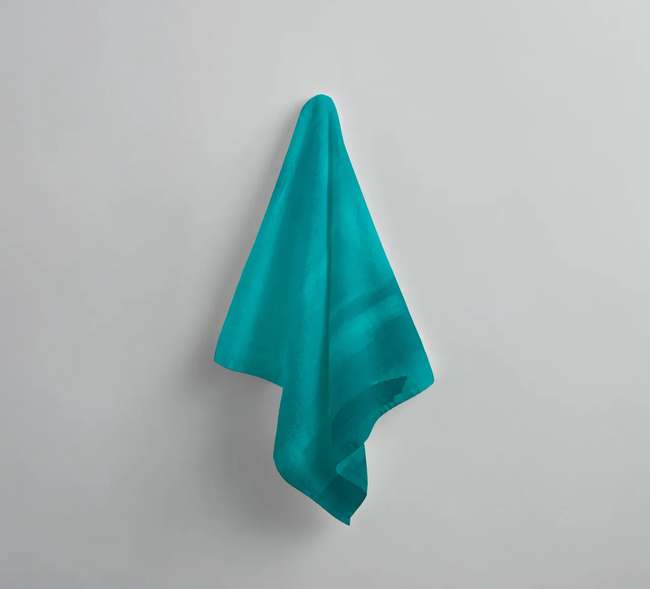Vivace dipinto astratto turchese con pennellate di colore asciugamano da bagno da DesignDoodle