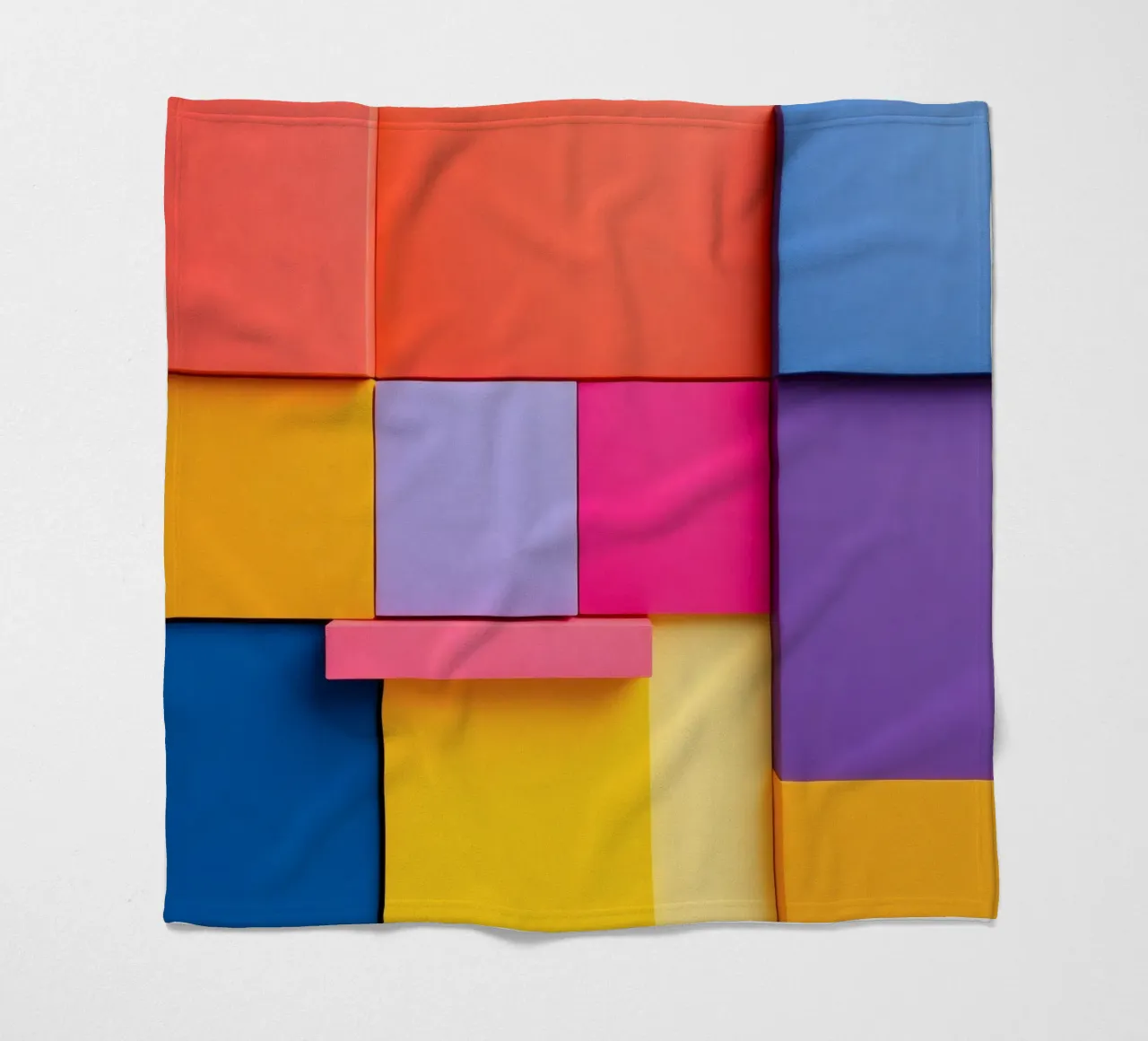 Forme geometriche colorate creano un vivace design astratto coperta in pile da DesignDoodle