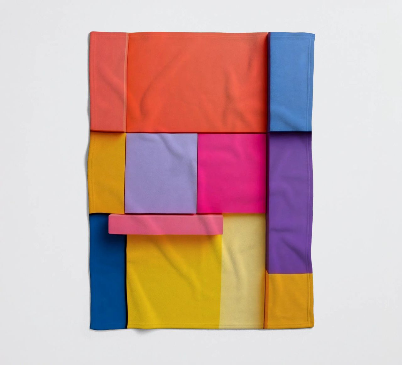 Forme geometriche colorate creano un vivace design astratto coperta in pile da DesignDoodle