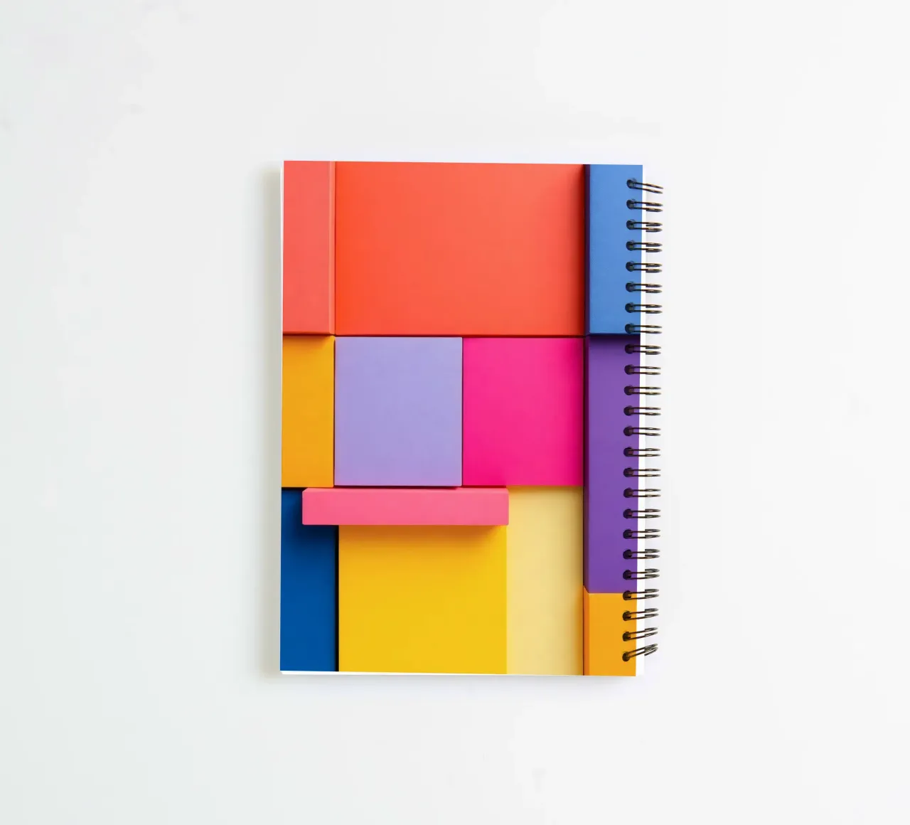Des formes géométriques colorées créent un motif abstrait vibrant. carnet à spirale de DesignDoodle