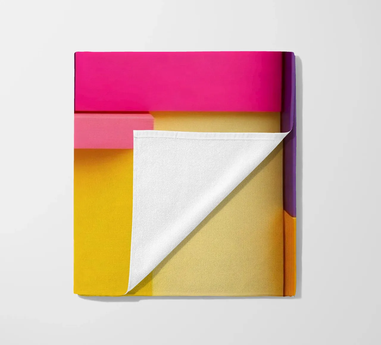 Forme geometriche colorate creano un vivace design astratto telo mare da DesignDoodle