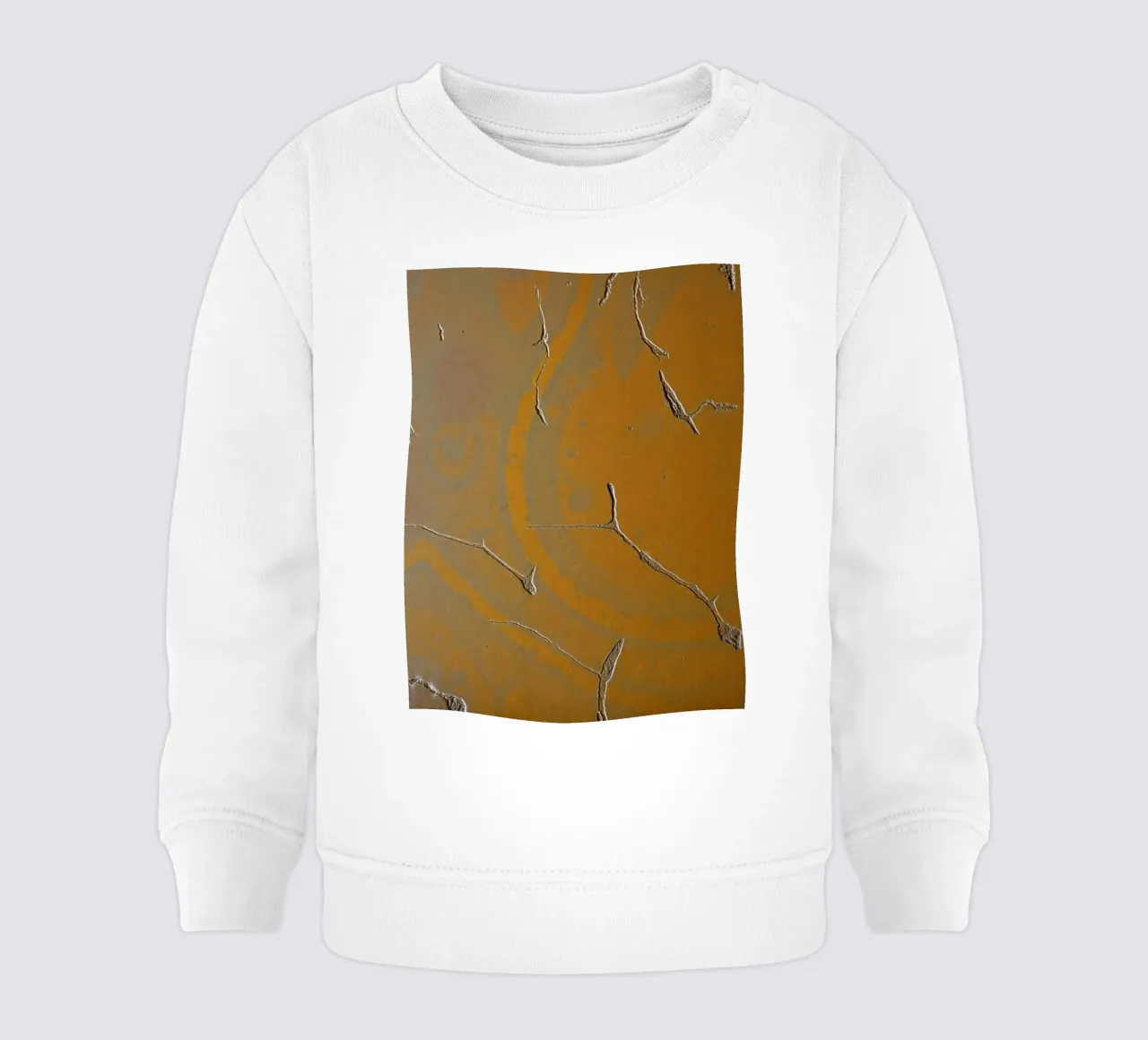 La surface texturée laisse apparaître des fissures et des motifs dans des tons chauds. sweat pour bébé de DesignDoodle