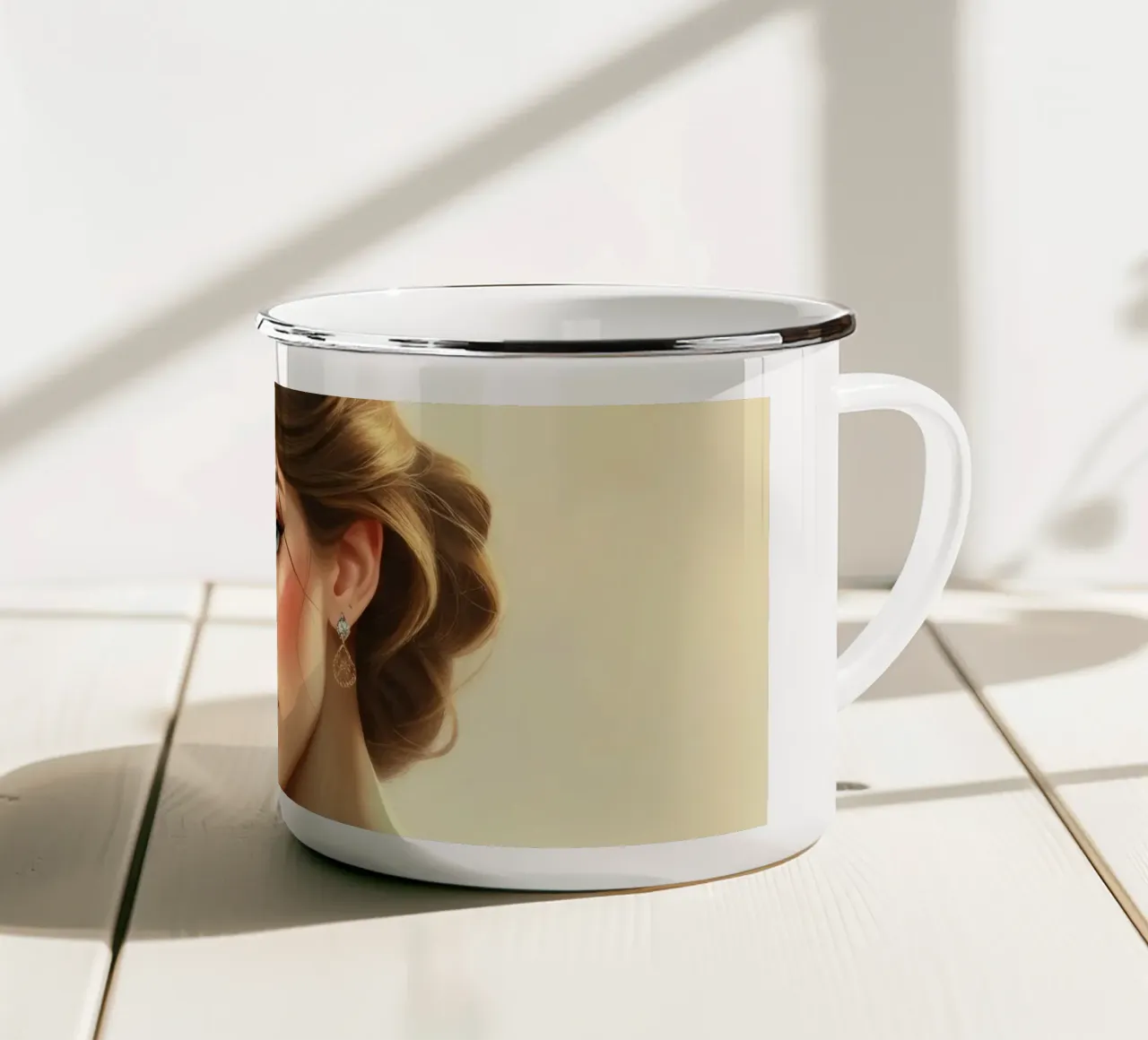 Donna elegante con un trucco morbido e un'acconciatura alla moda tazza in smalto da DesignDoodle