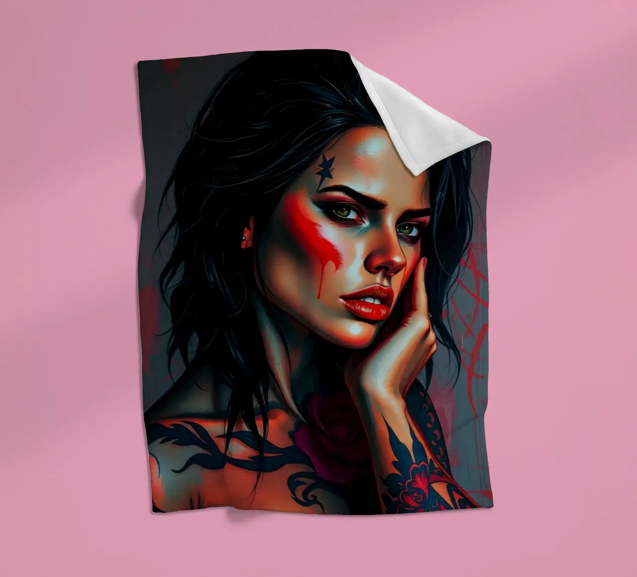 Ritratto artistico di una donna con tatuaggi di grande effetto coperta in pile da DesignDoodle