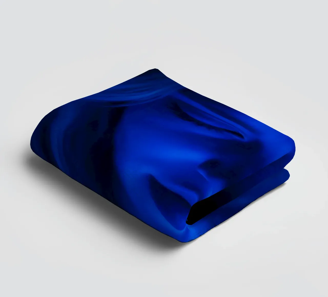 Donna con luce blu incandescente in introspezione in una stanza buia asciugamano da bagno da DesignDoodle