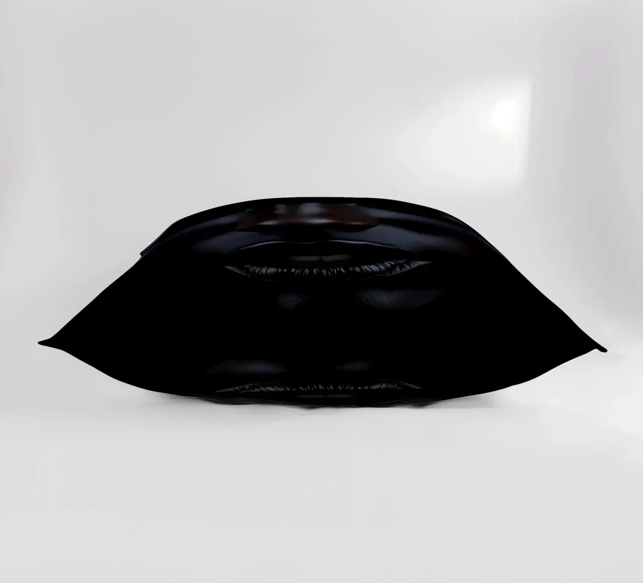 Portrait d'une femme noire aux traits marqués, éclairé coussin de DesignDoodle
