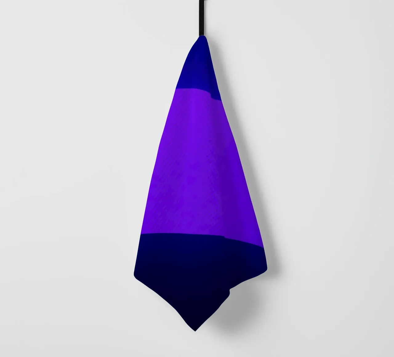 Motifs lumineux abstraits violets et bleus torchon de DesignDoodle