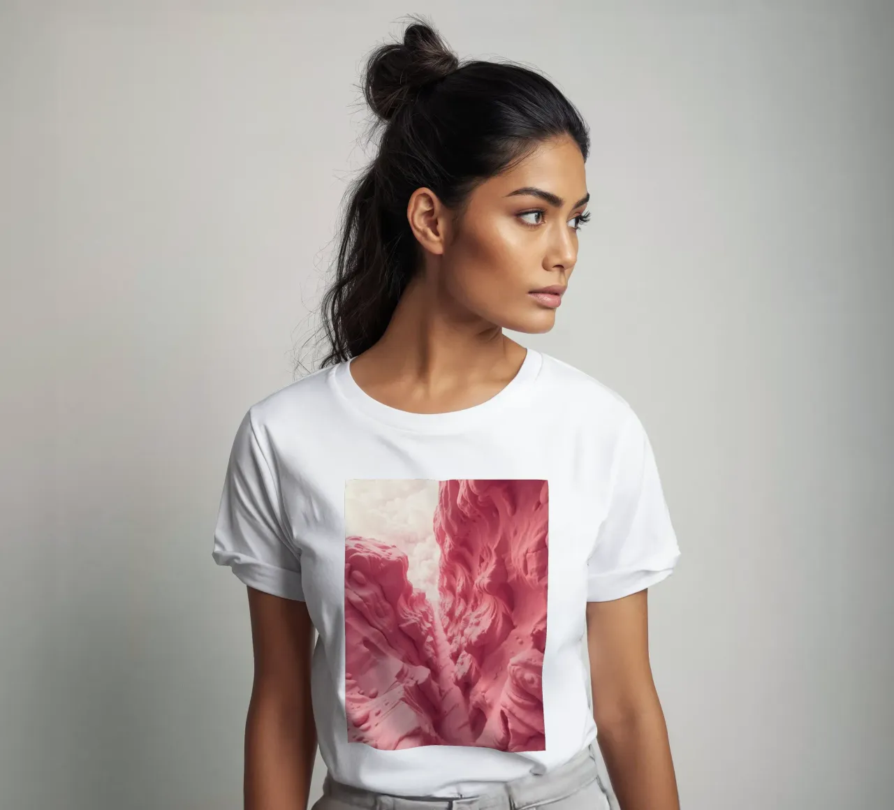 Formazione rocciosa rosa in un canyon con texture insolite t-shirt da DesignDoodle