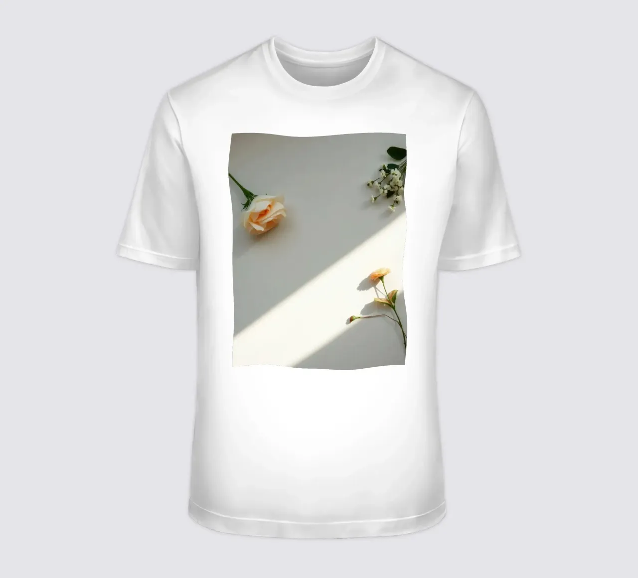 Delicata composizione di fiori su una superficie leggera t-shirt da DesignDoodle