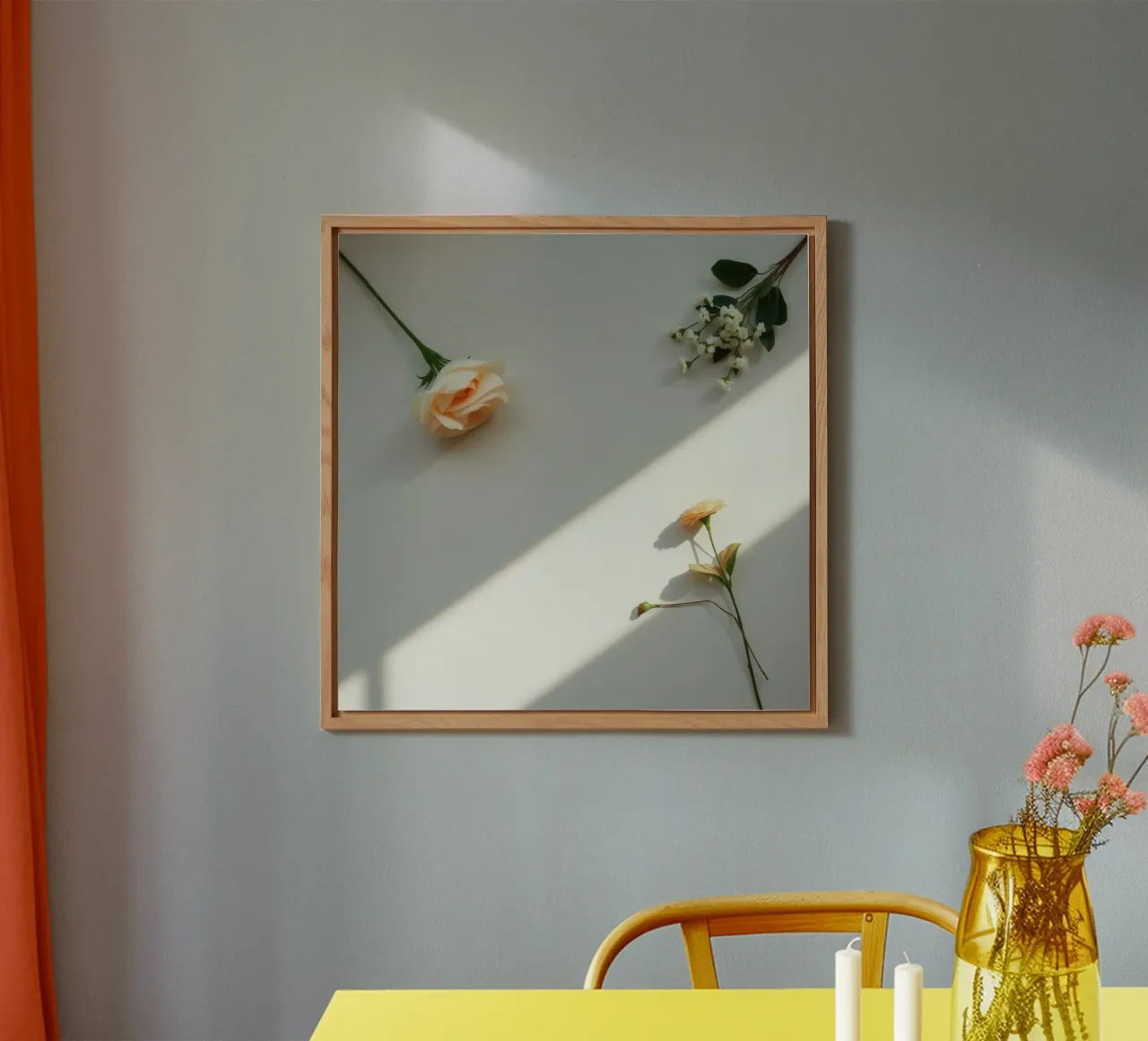 Delicata composizione di fiori su una superficie leggera alluminio dibond da DesignDoodle