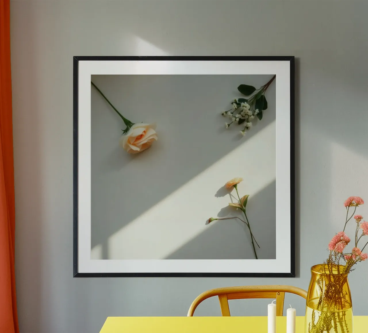 Delicata composizione di fiori su una superficie leggera carta hahnemühle da DesignDoodle