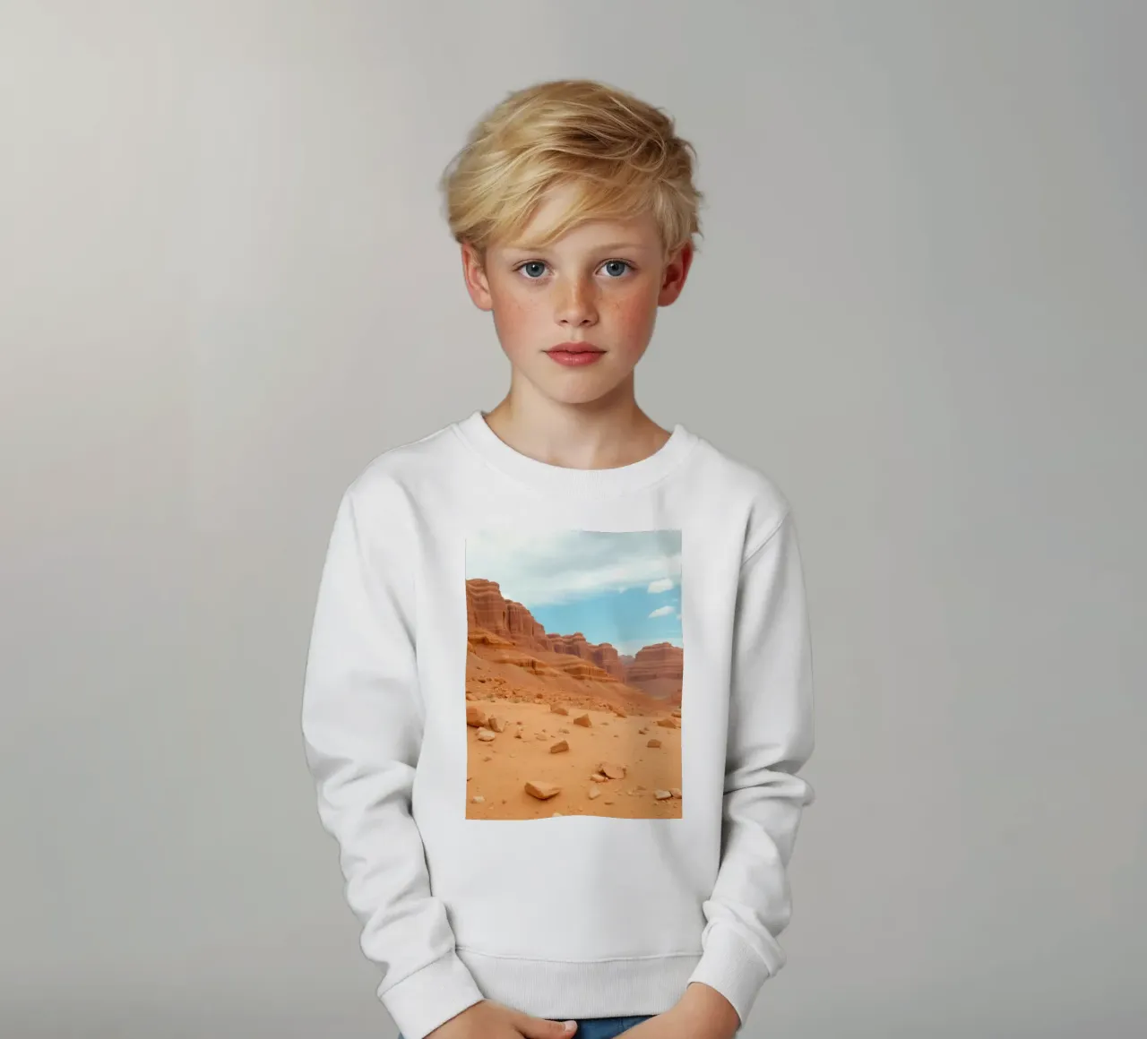 Paesaggio di rocce rosse con formazioni drammatiche felpa bambino da DesignDoodle
