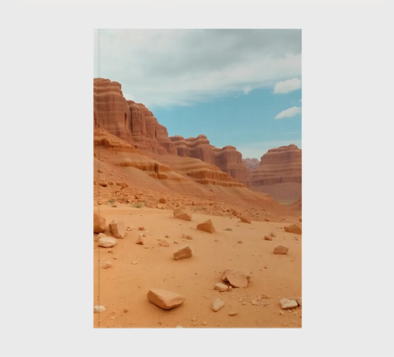Paesaggio di rocce rosse con formazioni drammatiche diario da DesignDoodle