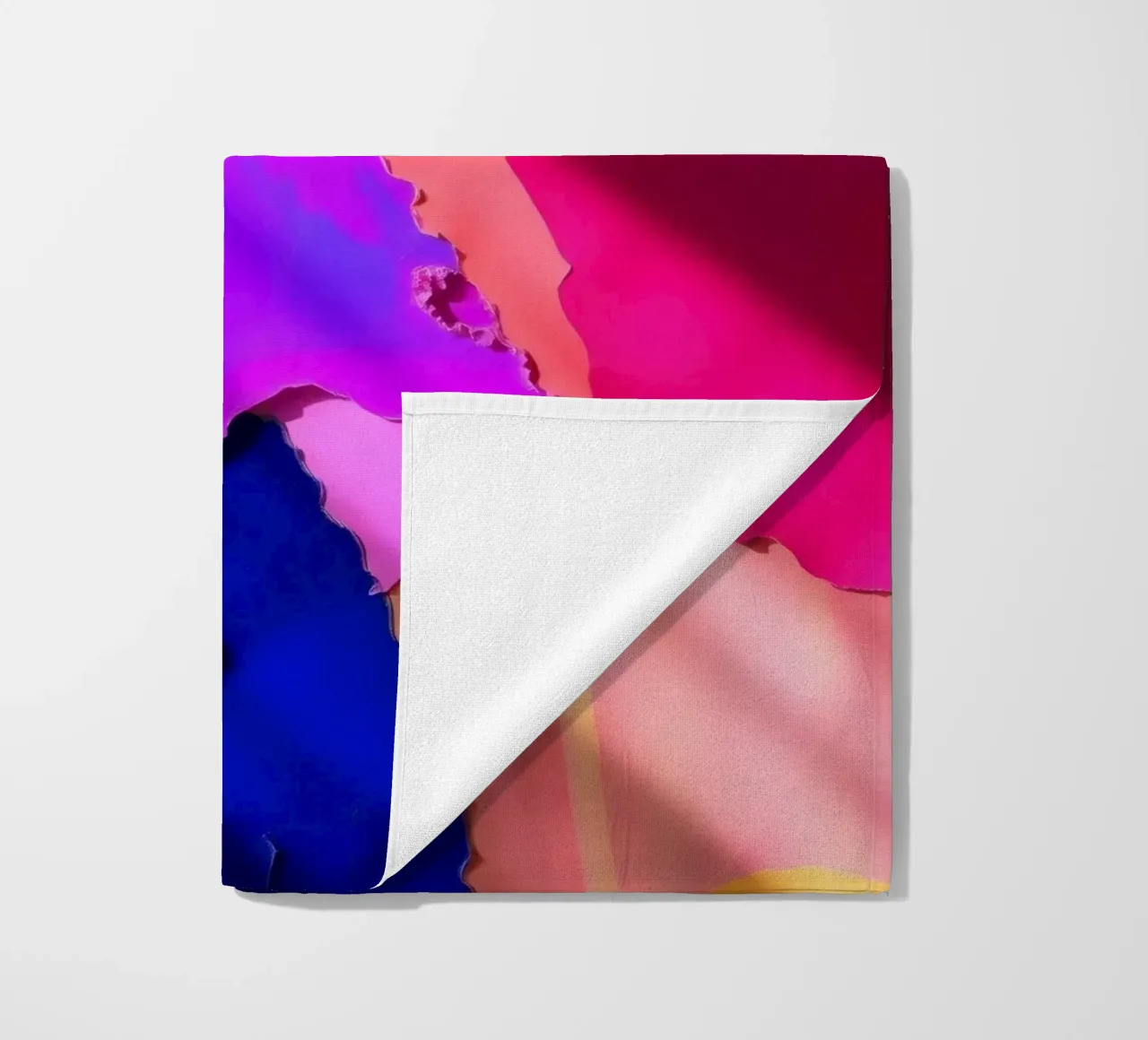 Collage astratto di carta colorata con riflessi di luce telo mare da DesignDoodle
