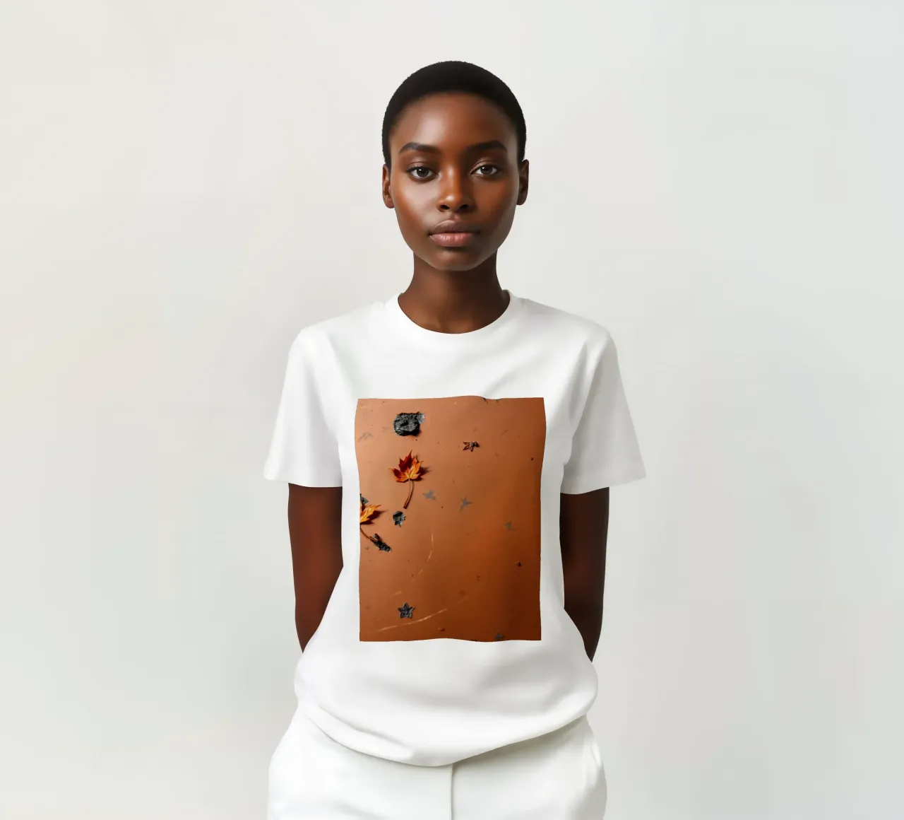 Feuilles d'automne colorées sur une surface rustique avec un motif étoilé t-shirt de DesignDoodle