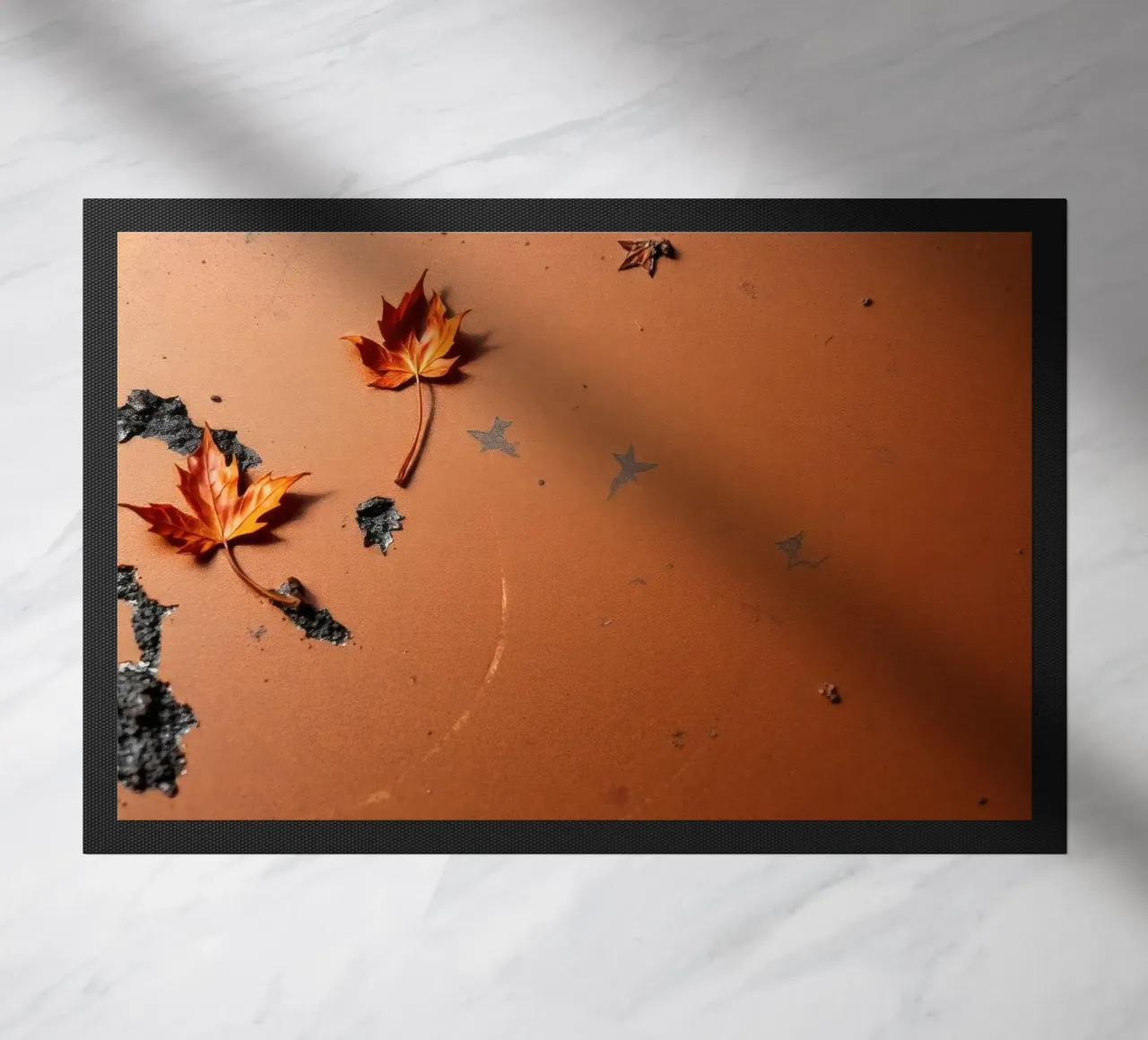 Feuilles d'automne colorées sur une surface rustique avec un motif étoilé paillasson de DesignDoodle
