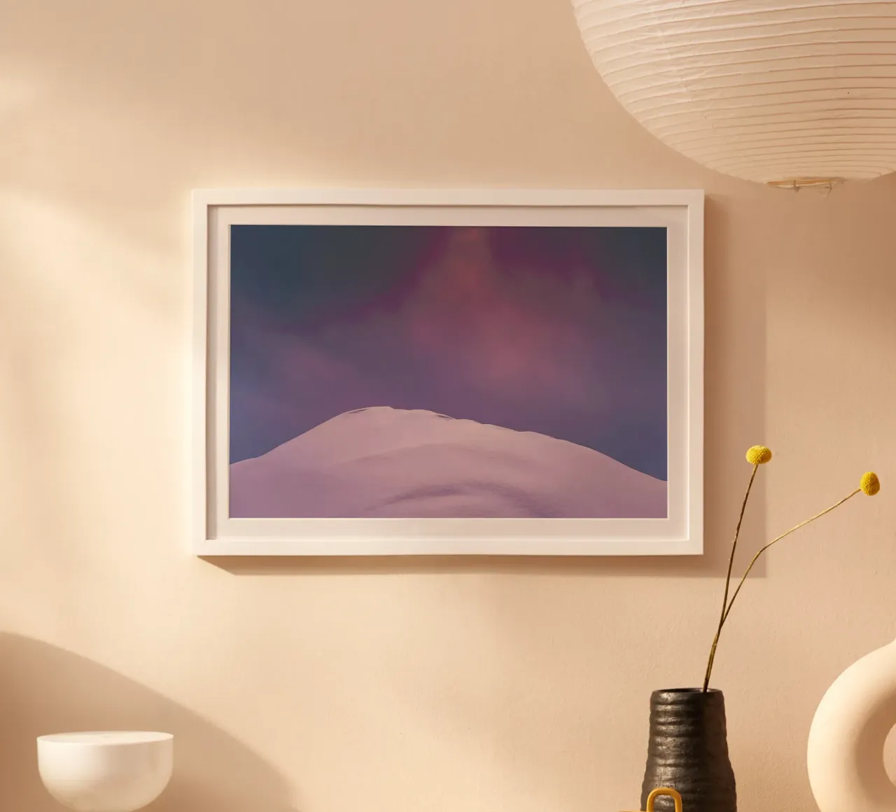 The Pile III poster con telaio in alluminio da Pale Grain
