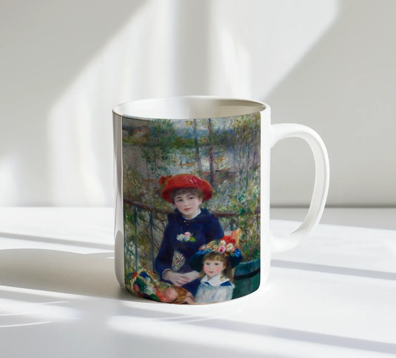 Pierre-Auguste Renoir - Due sorelle (sulla terrazza) tazza in ceramica da Timeless Artworks