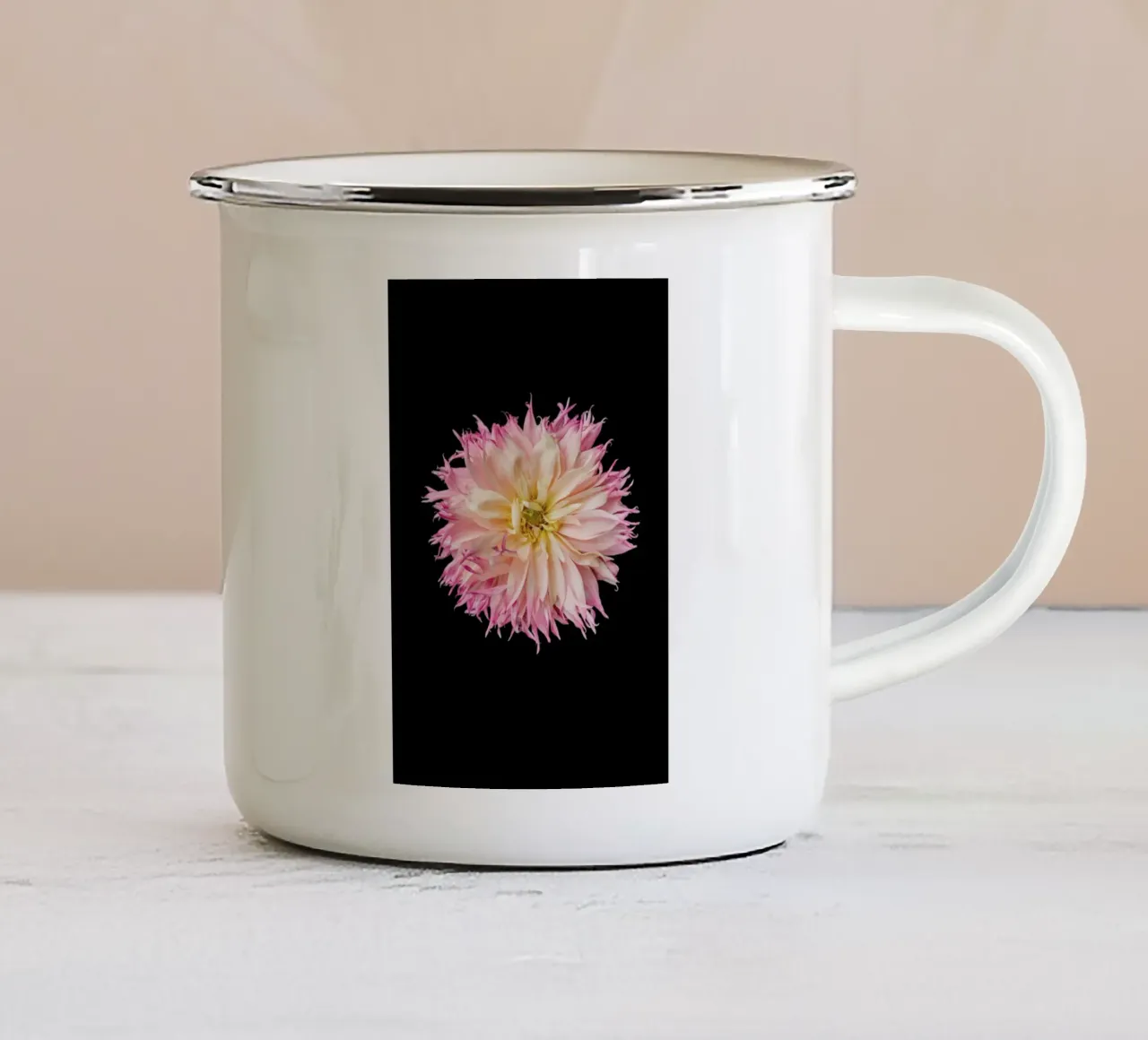 Pink Star Dahlia tazza in smalto da Curious Collections by Marielle Leenders