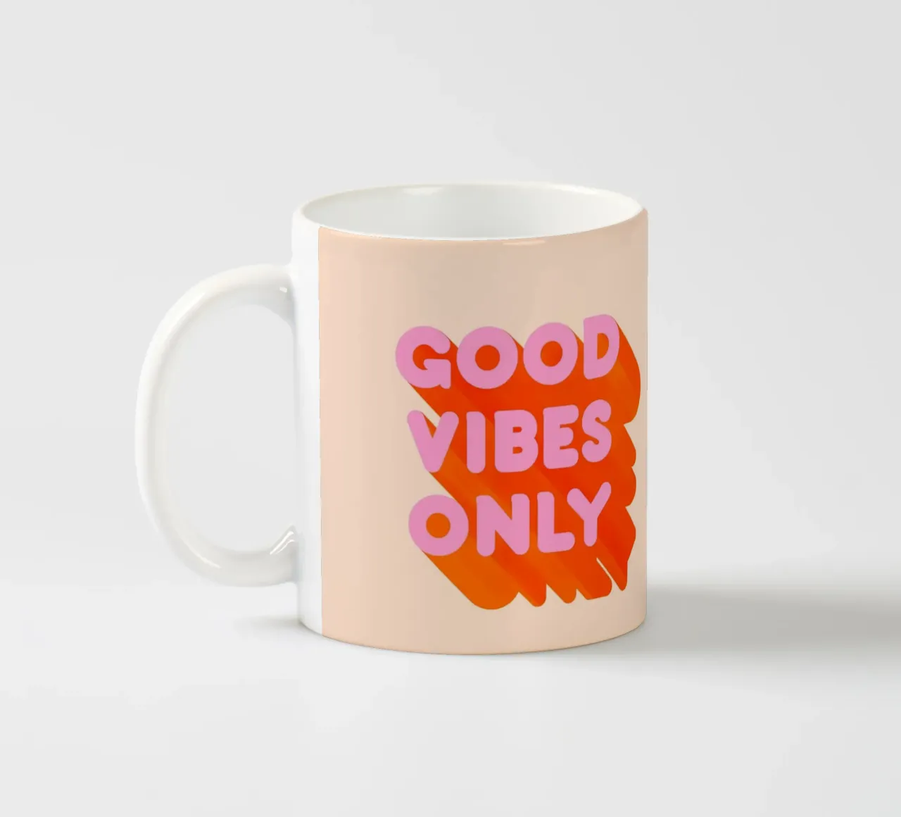 Retro "Good Vibes Only" Grafikdruck Keramik Tasse von showmemars