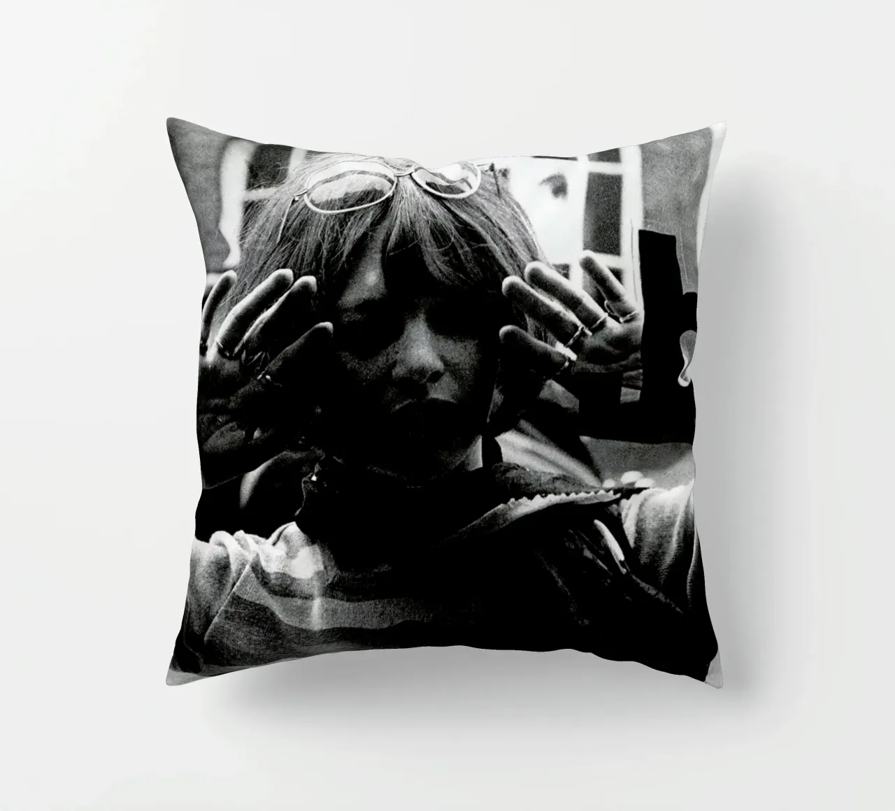Brigitte Bardot 3 cuscino da Gallery Print and Art Limited