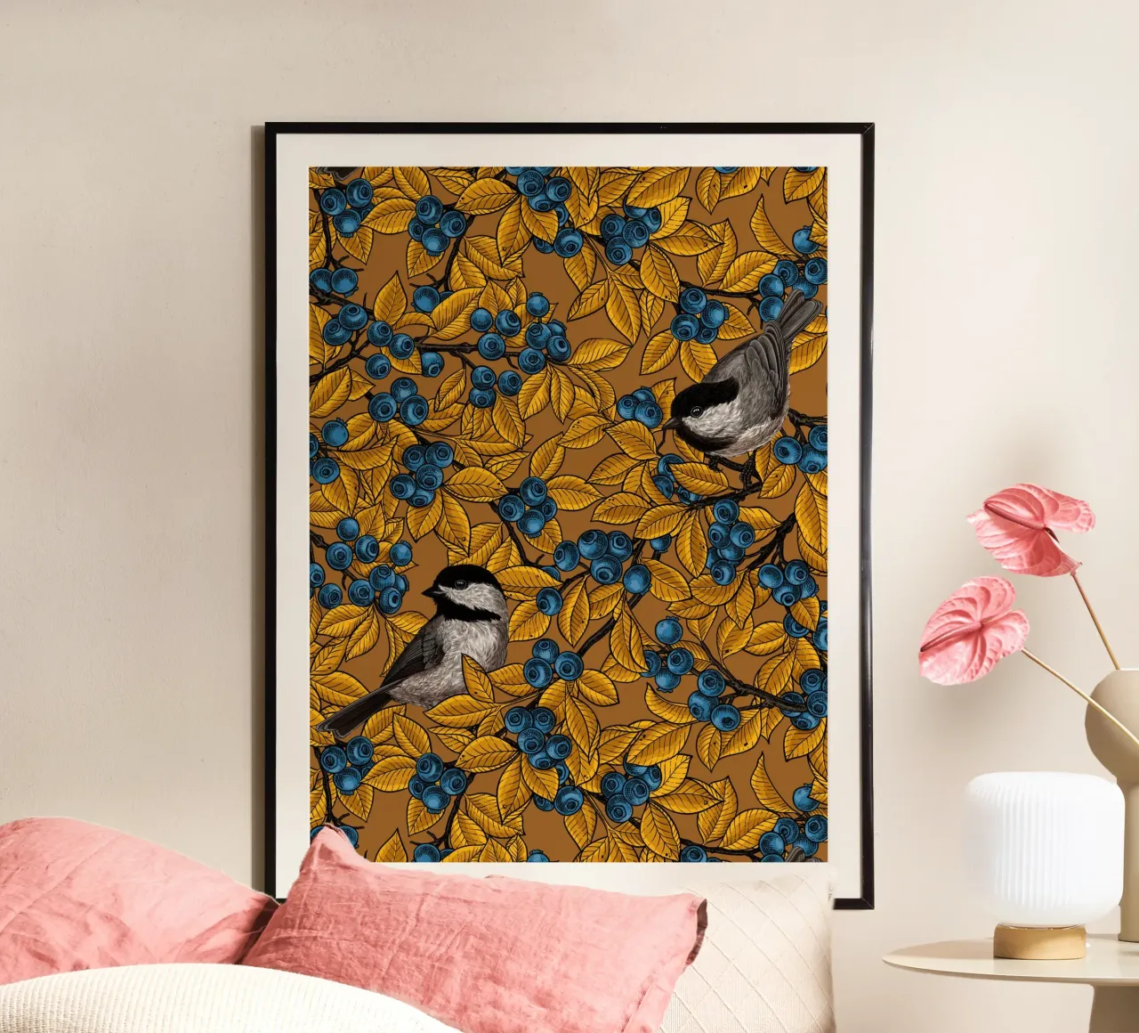 Uccelli Chickadee sui rami di mirtillo poster da Painted Nature