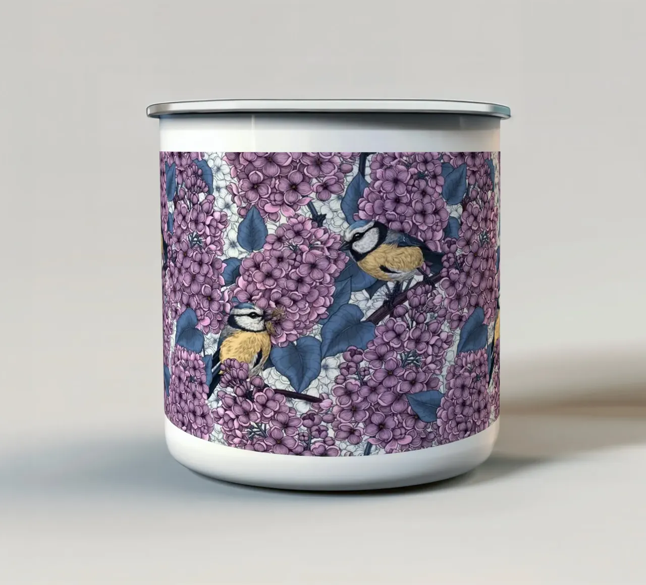 Uccelli nel giardino viola lilla tazza in smalto da Painted Nature
