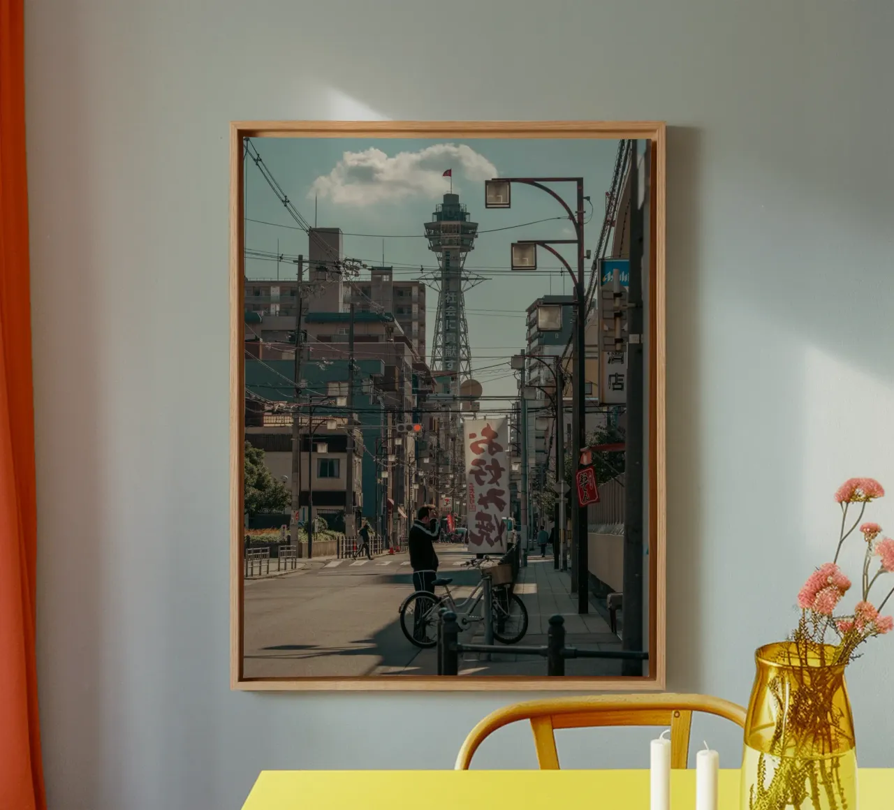 Scena di strada a Osaka tela con Cornice a cassetta da Marcel Bisig