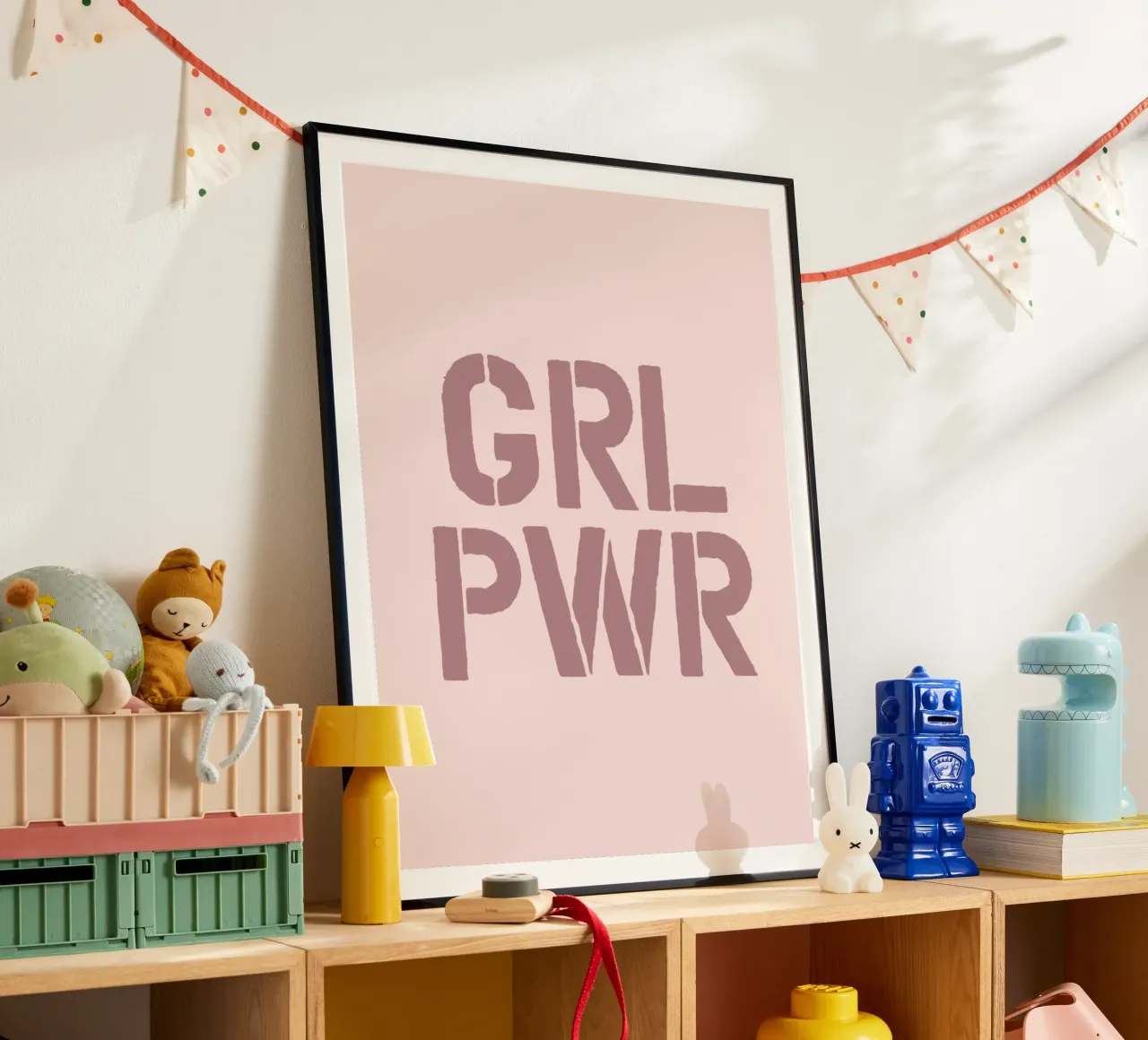 GRL PWR Stampa tipografica a stencil in rosa Girl Power poster con telaio in legno da THE MOTIVATED TYPE