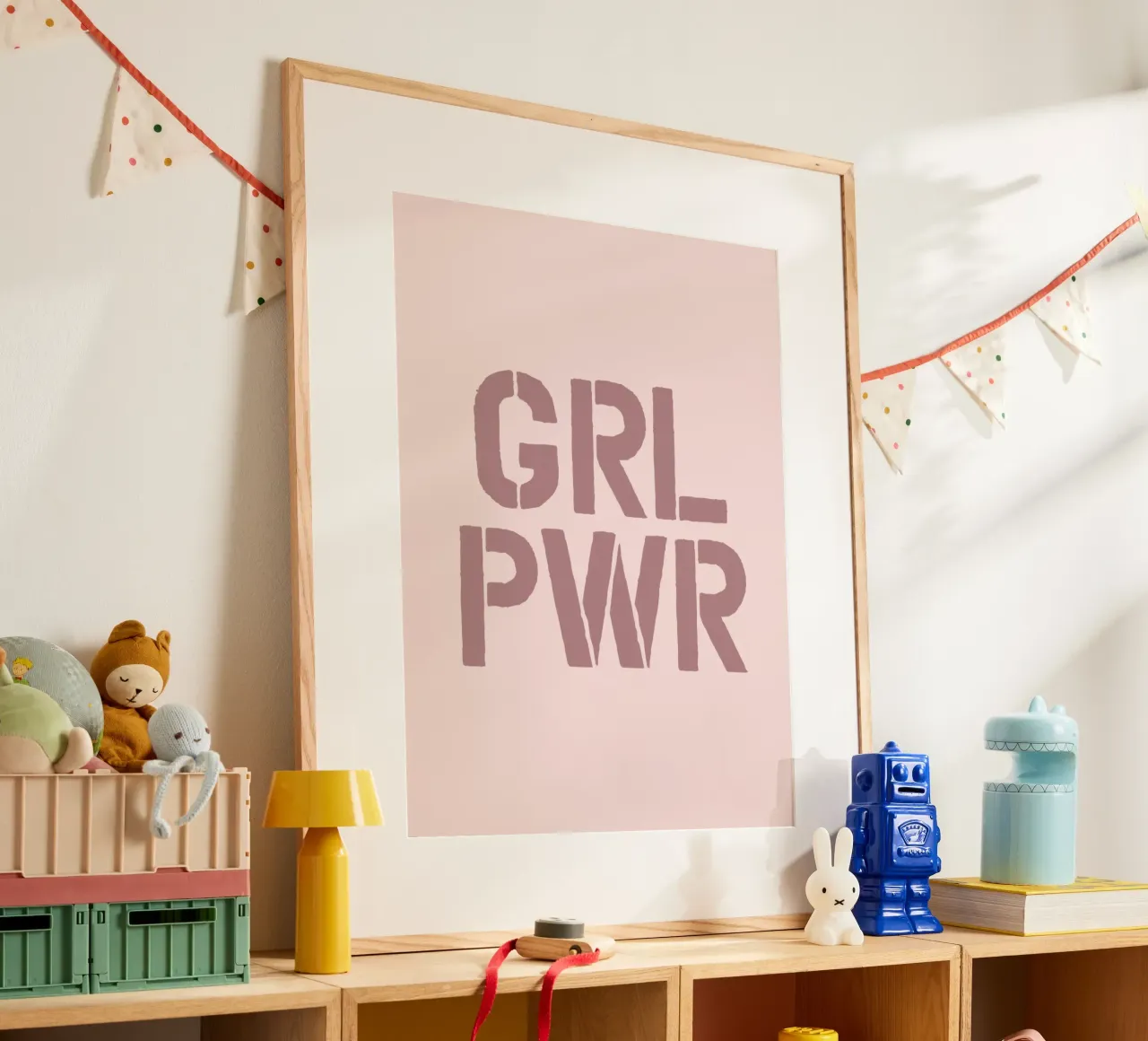 GRL PWR Stampa tipografica a stencil in rosa Girl Power poster con telaio in legno da THE MOTIVATED TYPE