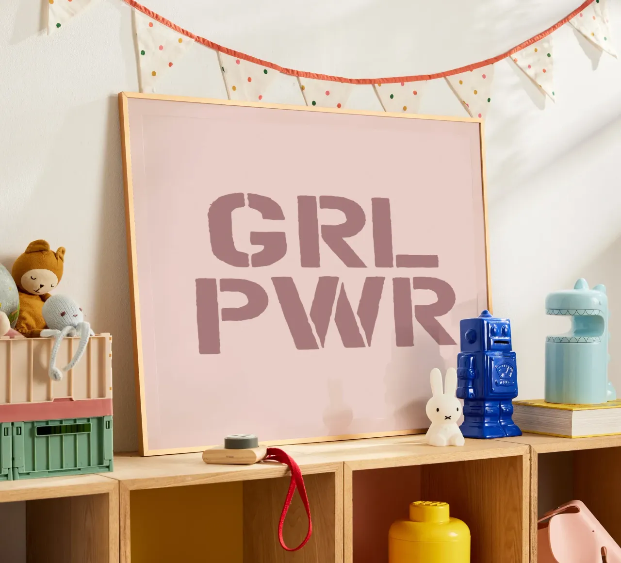 GRL PWR Stampa tipografica a stencil in rosa Girl Power poster con telaio in legno da THE MOTIVATED TYPE