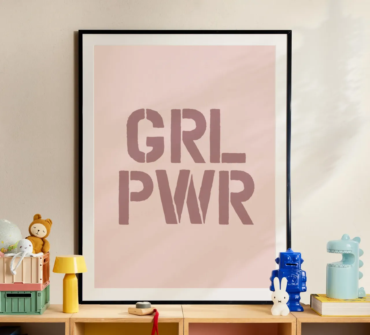GRL PWR Stampa tipografica a stencil in rosa Girl Power poster con telaio in legno da THE MOTIVATED TYPE