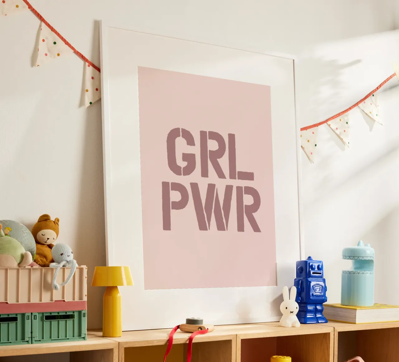 GRL PWR Stampa tipografica a stencil in rosa Girl Power poster con telaio in legno da THE MOTIVATED TYPE