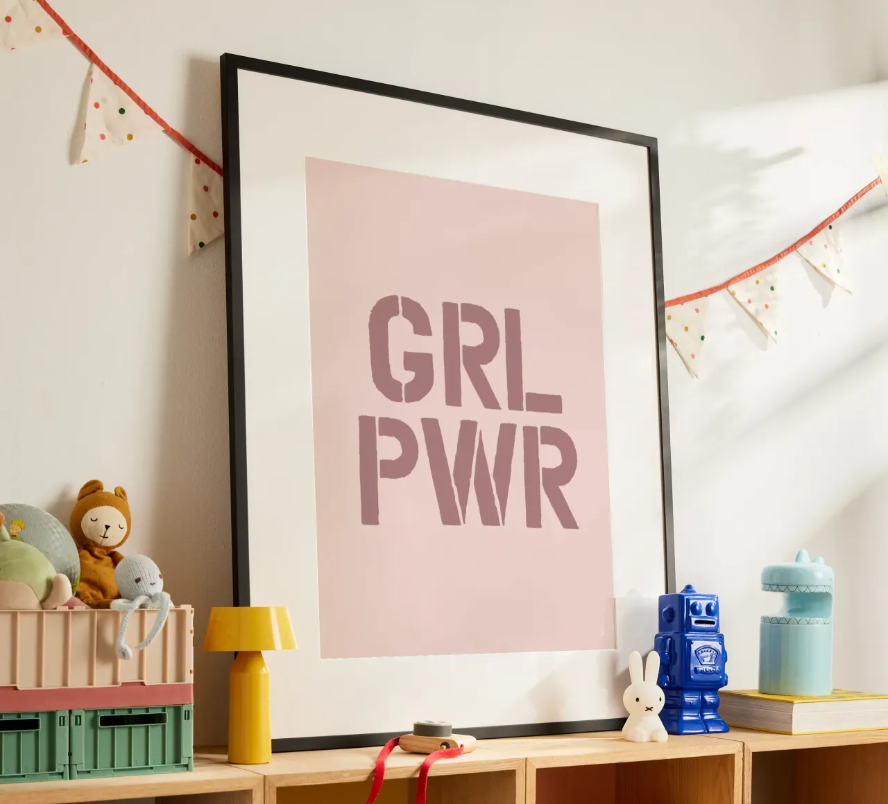 GRL PWR Stampa tipografica a stencil in rosa Girl Power poster con telaio in legno da THE MOTIVATED TYPE