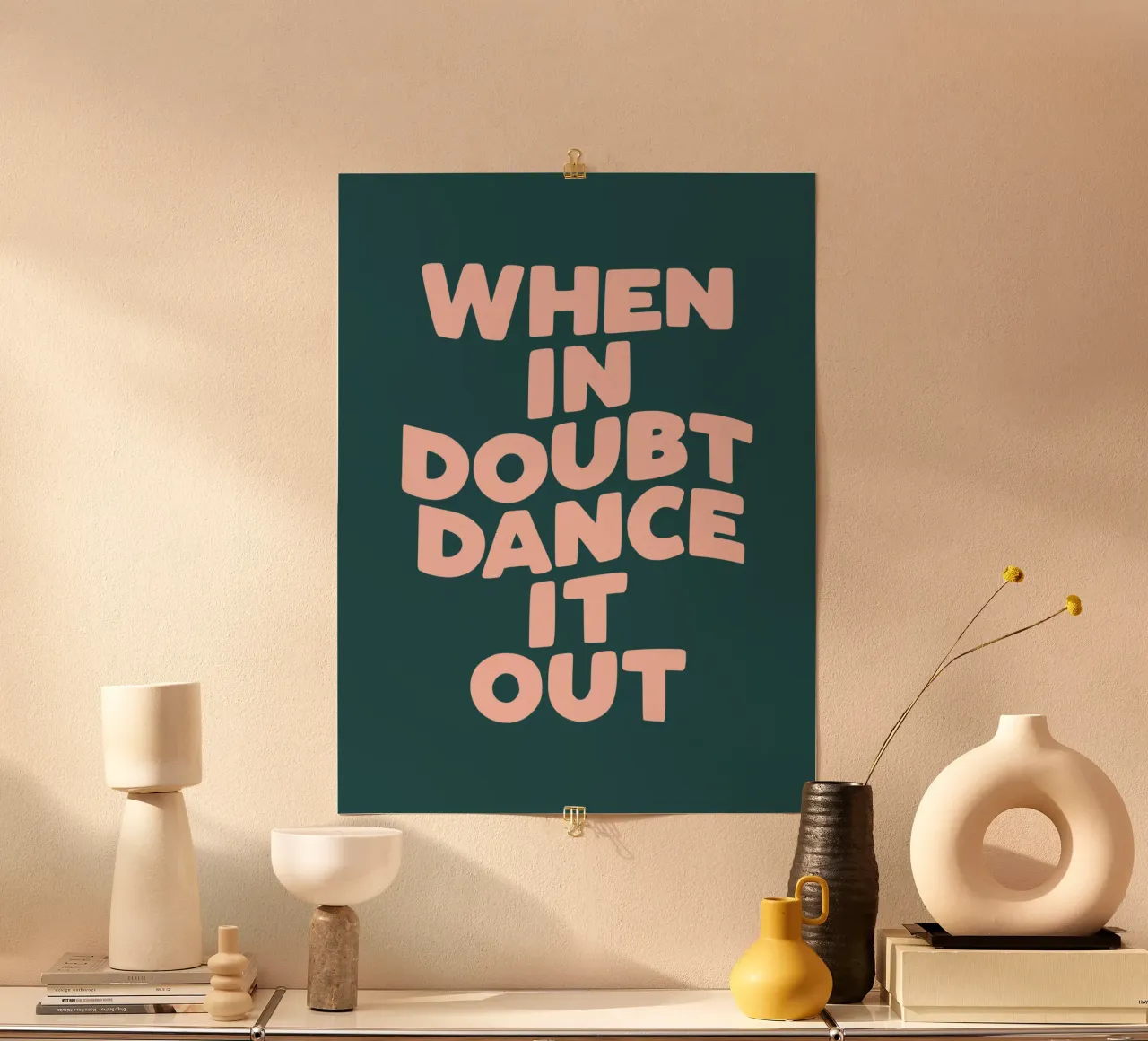 Quando si è in dubbio, si balla in modo allegro e colorato Citazione tipografica carta hahnemühle da THE MOTIVATED TYPE