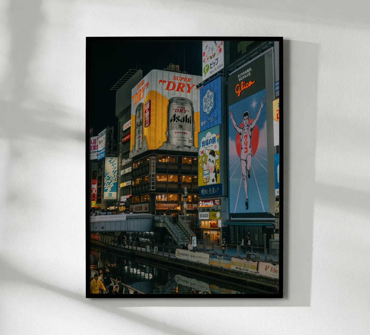 Dotonbori a Osaka, Giappone poster con telaio in alluminio da Marcel Bisig