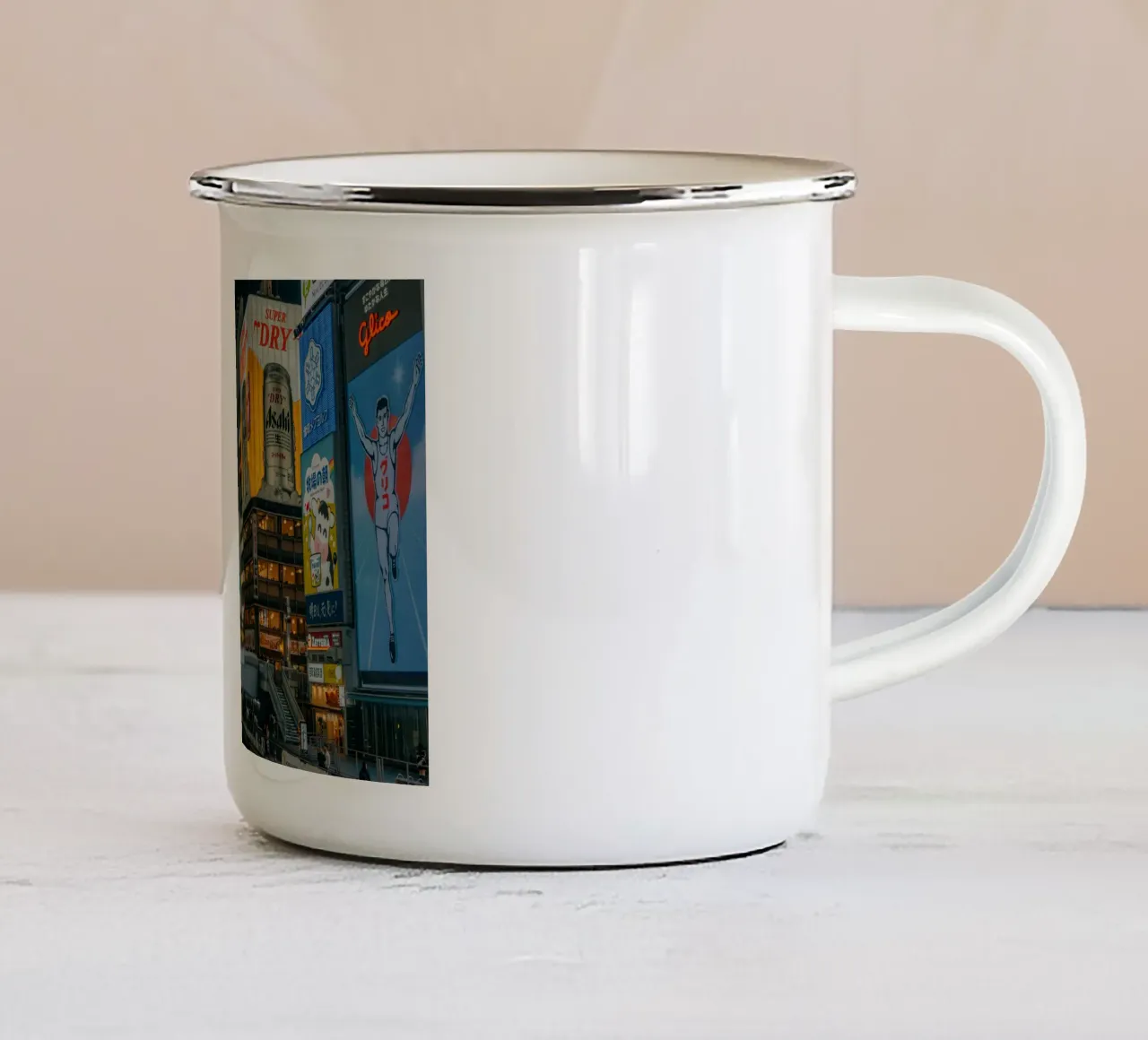 Dotonbori di notte - Osaka, Giappone tazza in smalto da Marcel Bisig