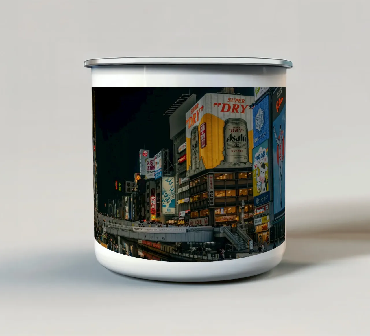 Dotonbori di notte - Osaka, Giappone tazza in smalto da Marcel Bisig