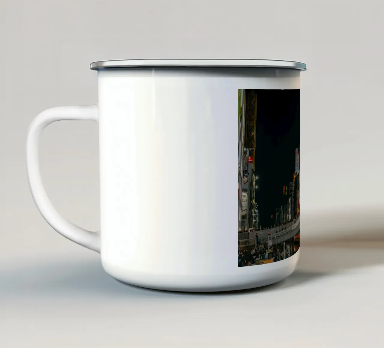 Dotonbori di notte - Osaka, Giappone tazza in smalto da Marcel Bisig