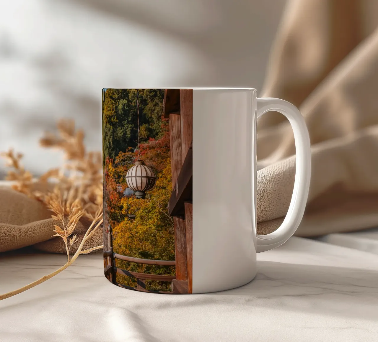 Tempio giapponese in autunno - Nara, Giappone tazza in ceramica da Marcel Bisig