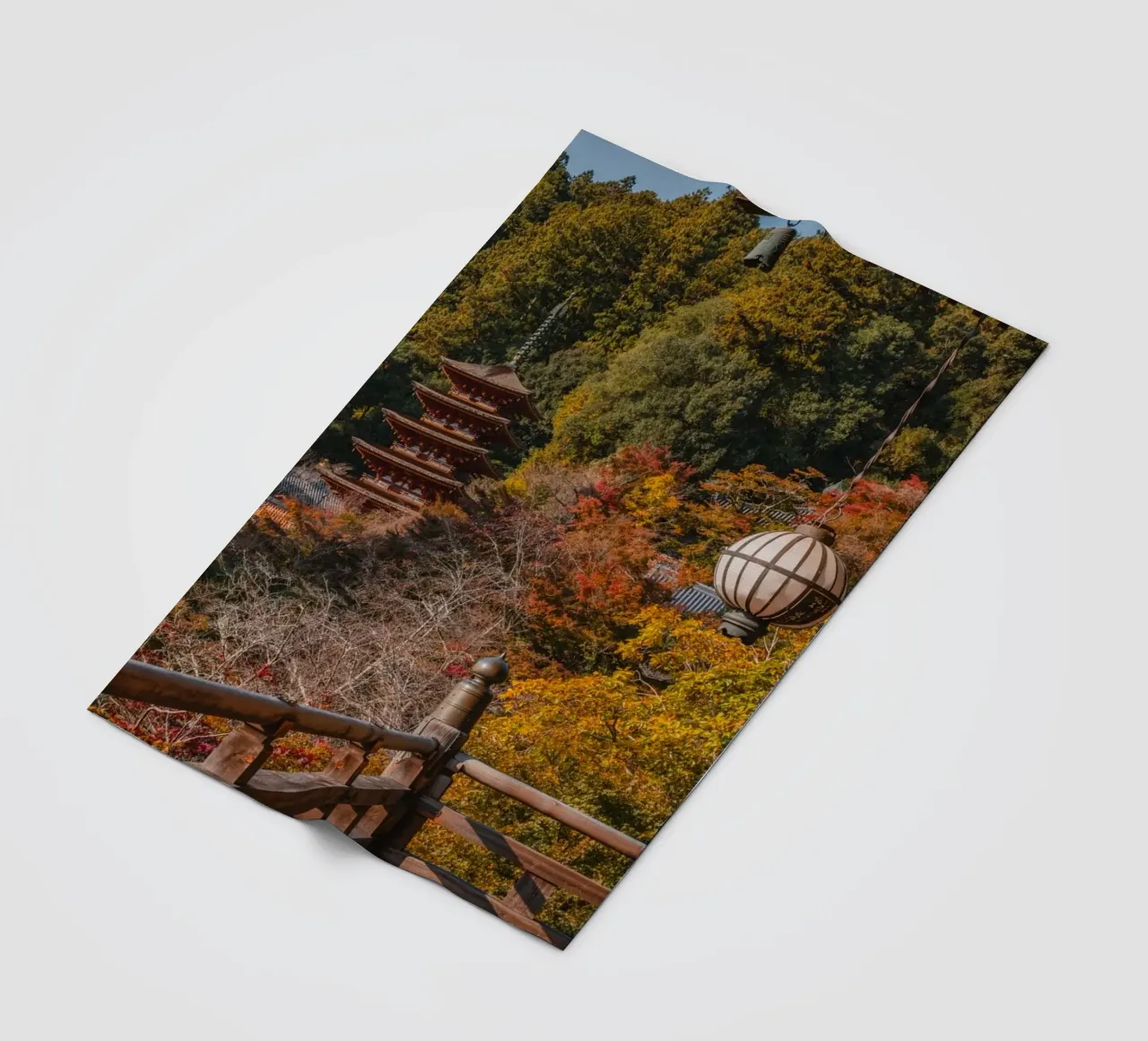 Tempio giapponese in autunno - Nara, Giappone coperta in pile da Marcel Bisig