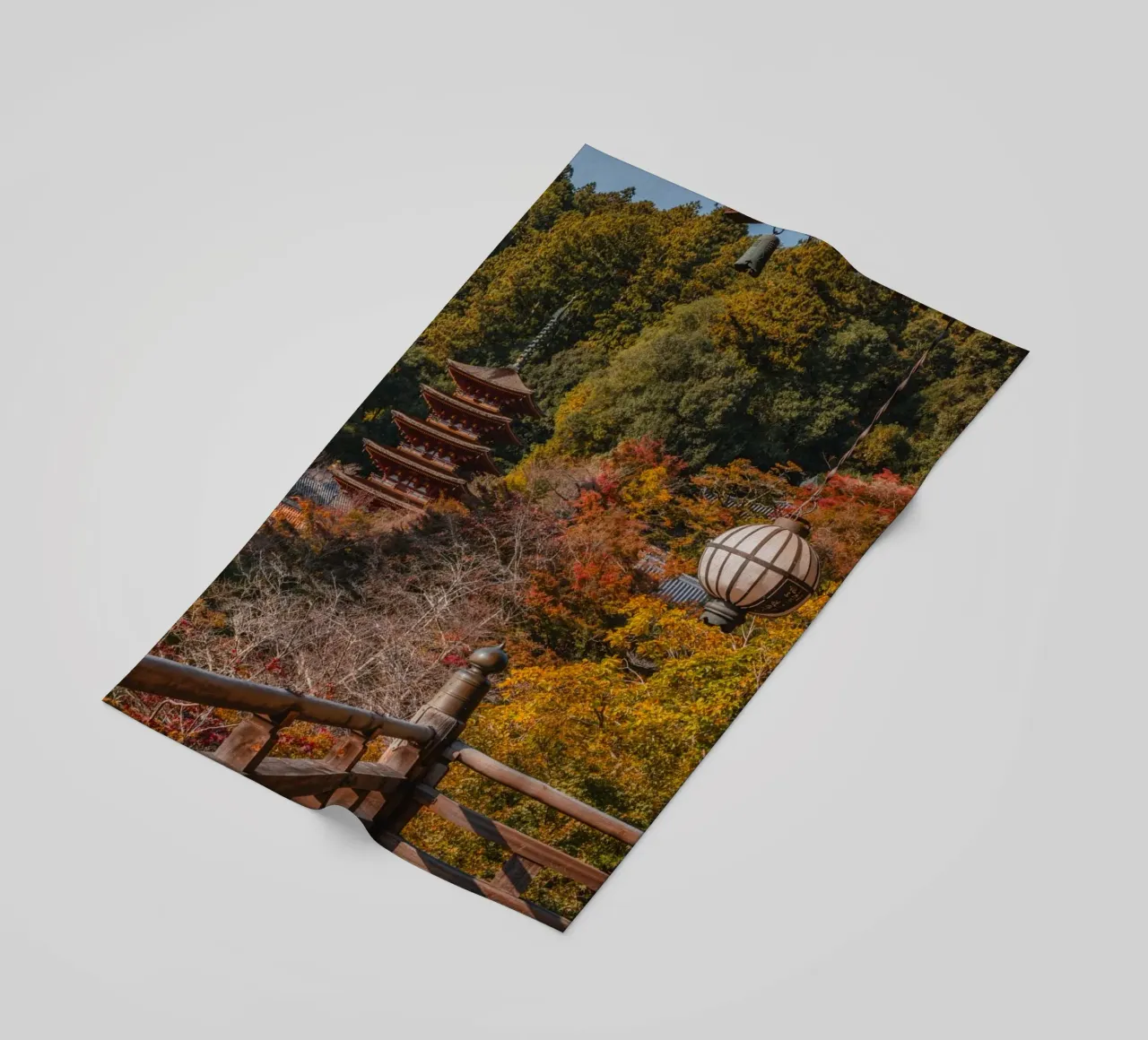 Tempio giapponese in autunno - Nara, Giappone telo mare da Marcel Bisig