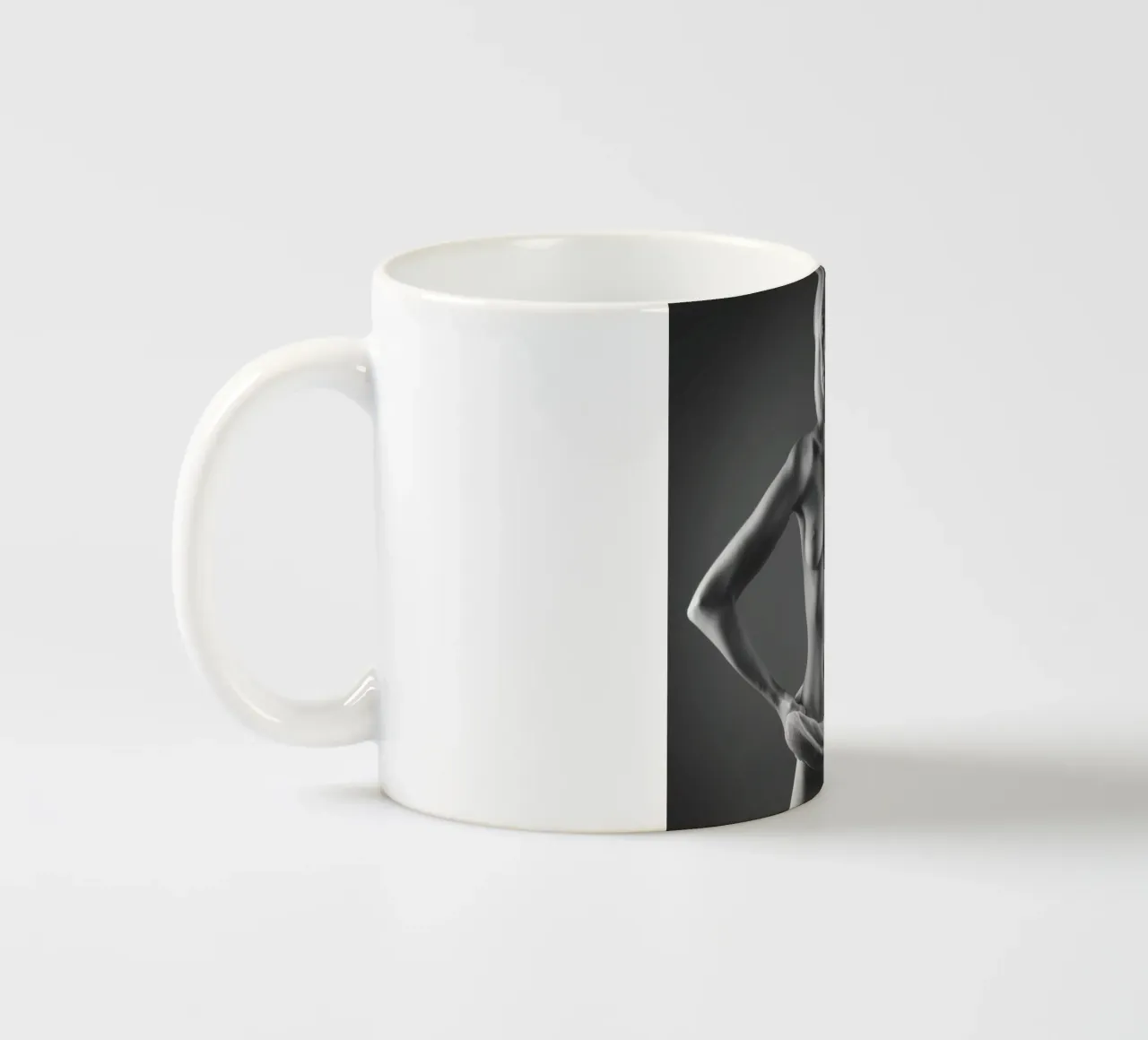 Iveta in cotton 2 tazza in ceramica da Dave Hare Photography