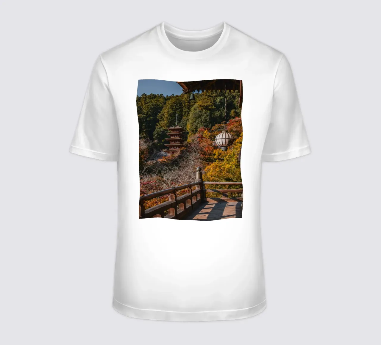 Tempio giapponese in autunno - Nara, Giappone t-shirt da Marcel Bisig