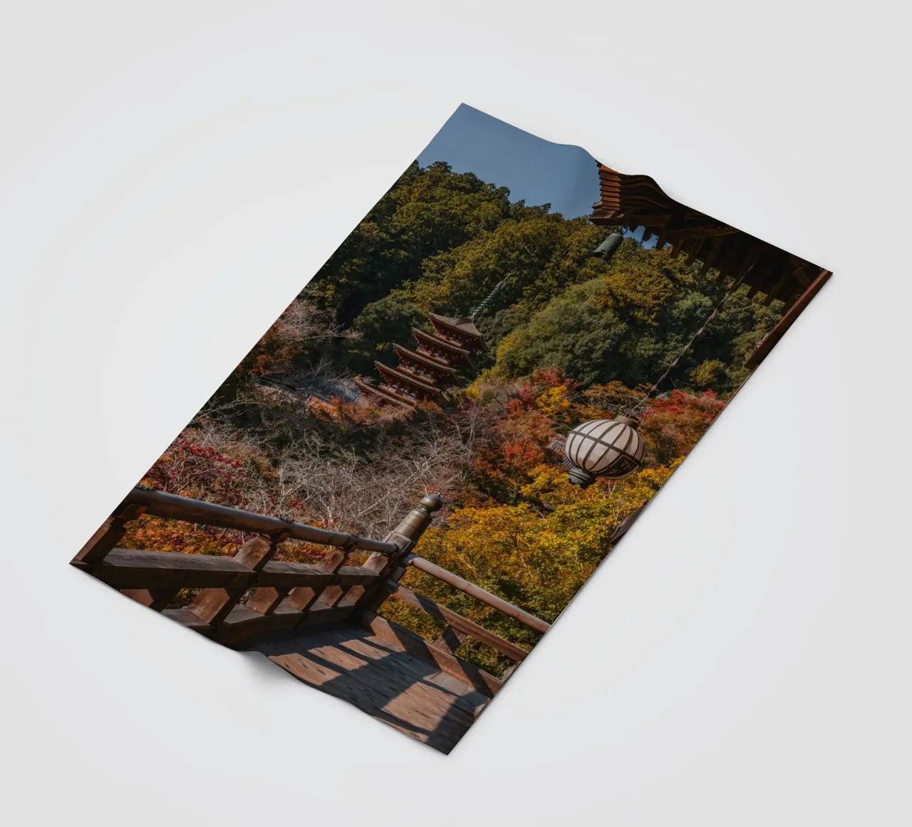 Tempio giapponese in autunno - Nara, Giappone coperta in pile da Marcel Bisig