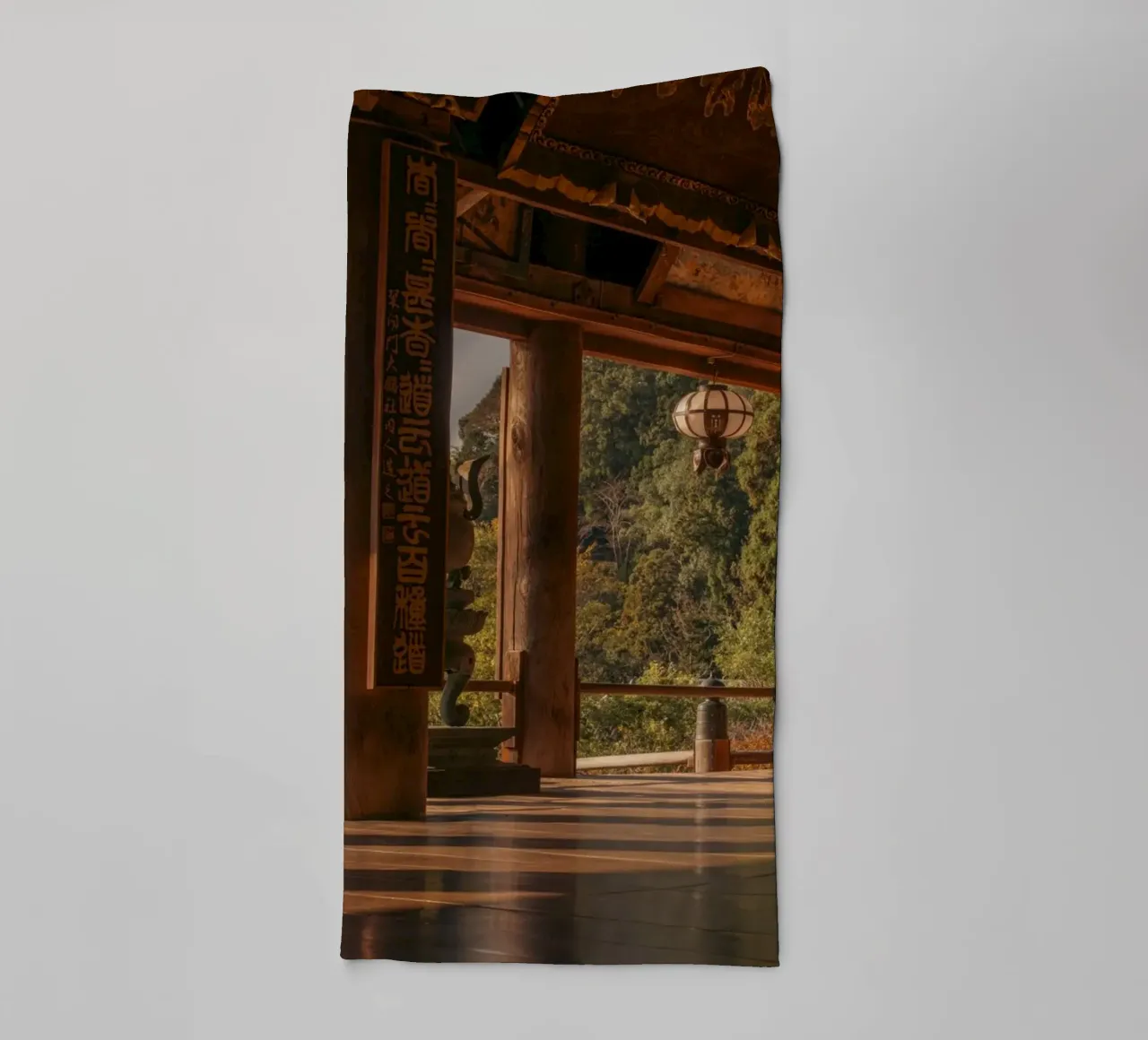 Tempio giapponese a Nara, Giappone asciugamano da bagno da Marcel Bisig