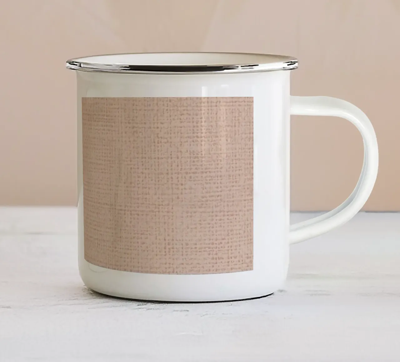 Flamants dessinés à la main dans des tons doux de rose saumon. mug en émail de Art by Susana Miranda ilustración