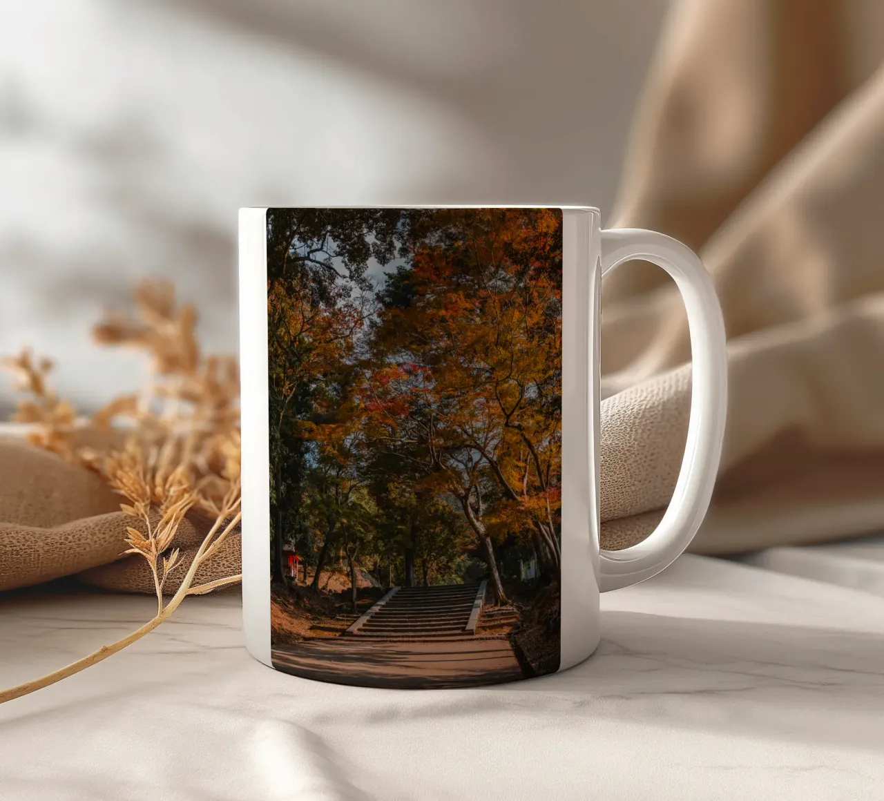 Il parco di Nara in autunno, Giappone tazza in ceramica da Marcel Bisig
