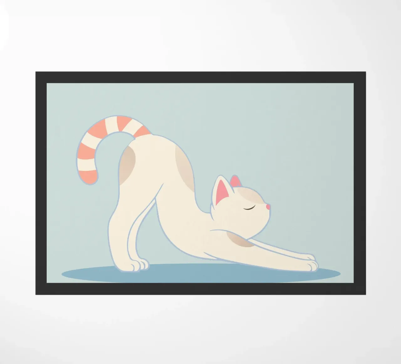 süße Katze in der klassischen Yoga Dehnpose Fußmatte von namosh